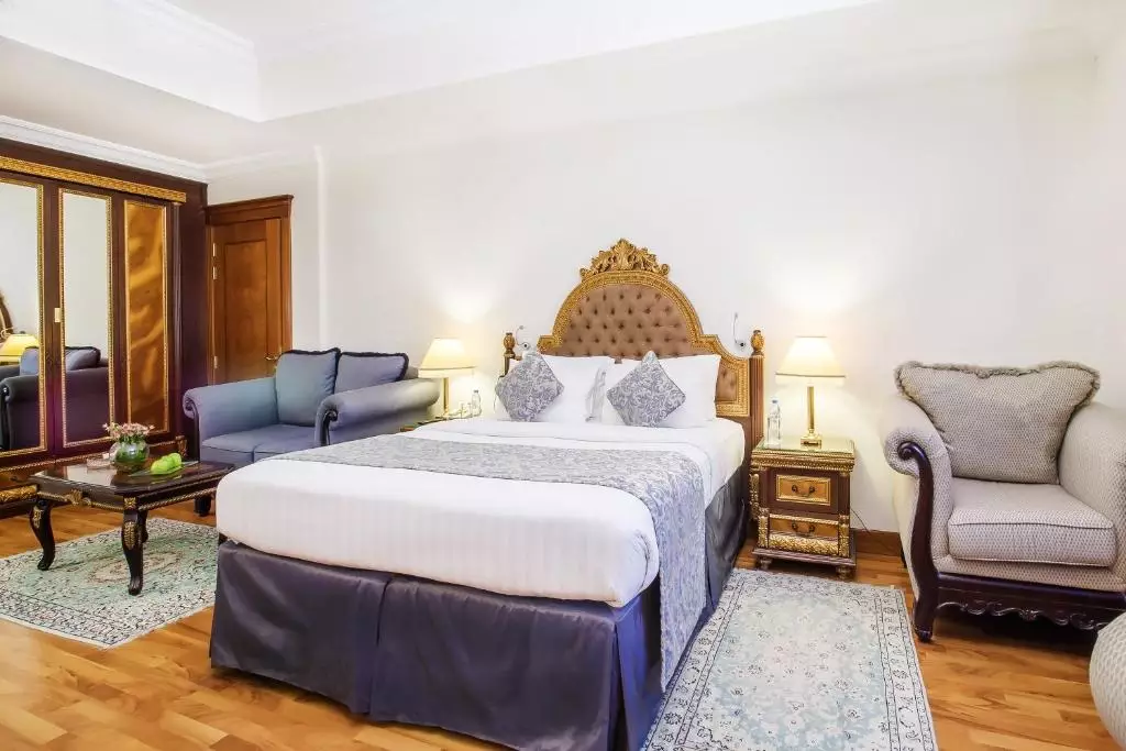 Grand Excelsior Hotel